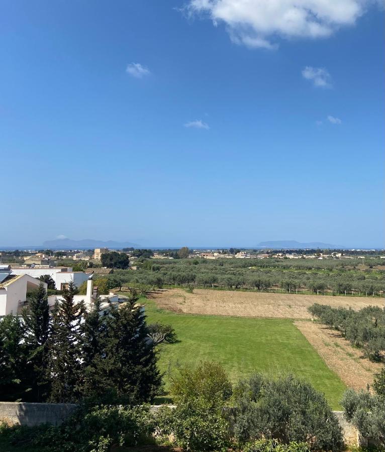 Sole, Mare E Trallalla Rilievo Buitenkant foto
