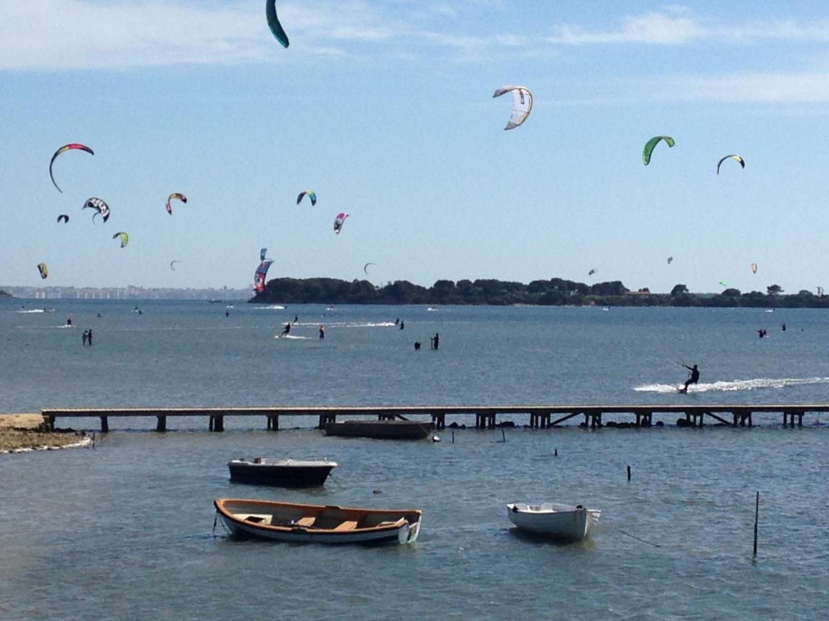 Sole, Mare E Trallalla Rilievo Buitenkant foto